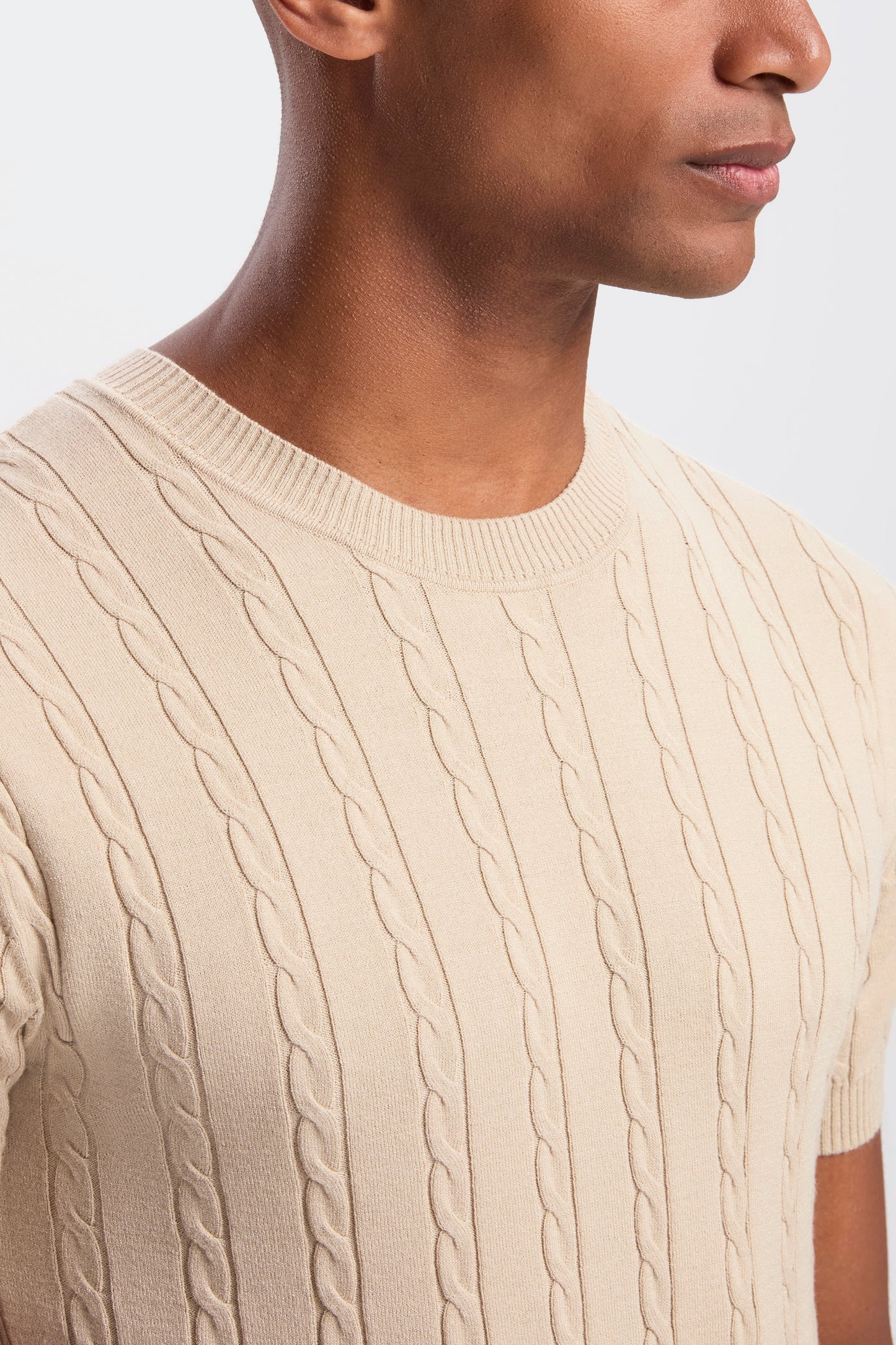 DAS KABEL-KURZARM-T-SHIRT