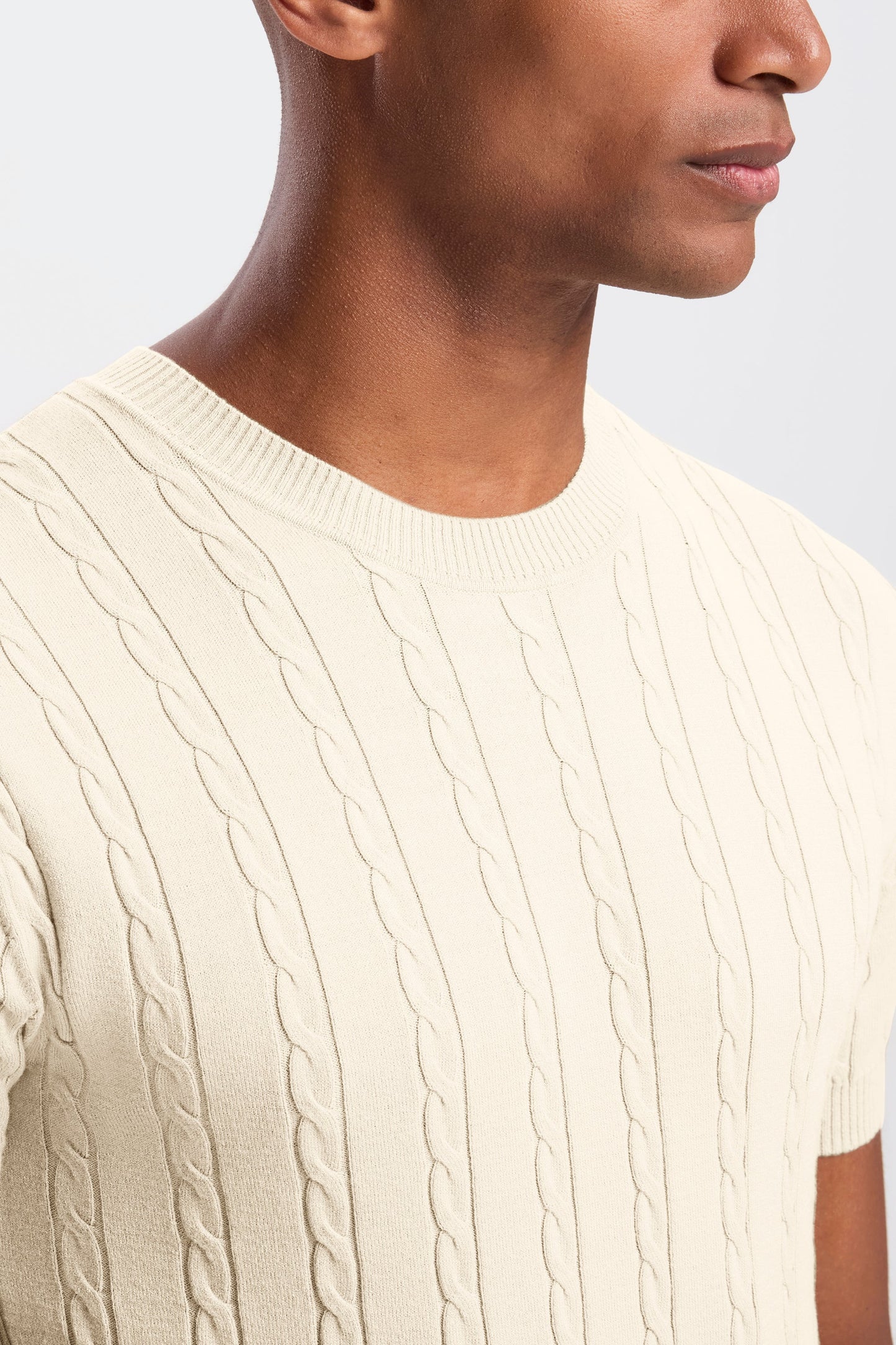 DAS KABEL-KURZARM-T-SHIRT